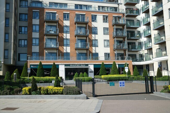 More details for Aerodrome Rd, London - Retail to Rent