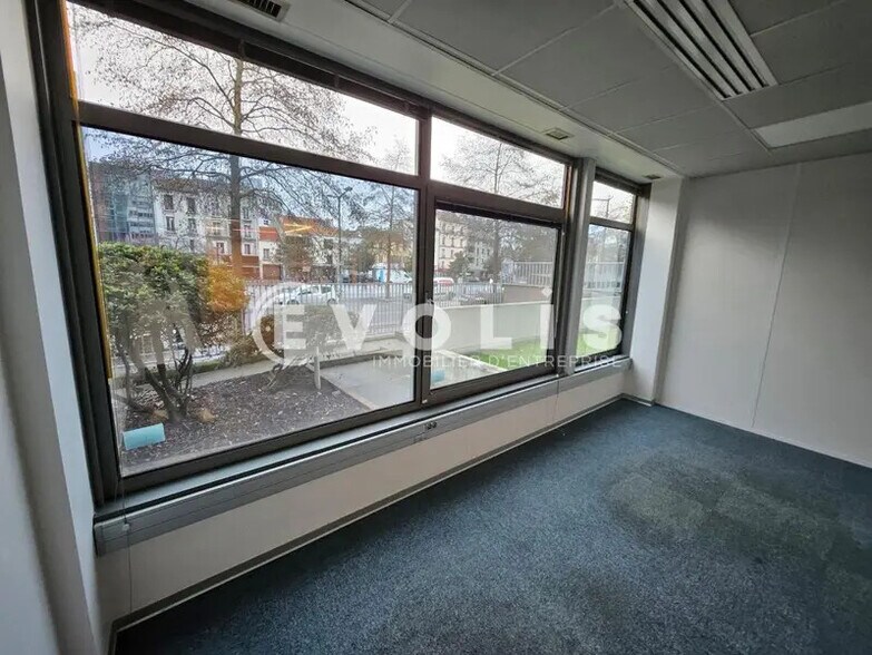Office in Ivry-sur-Seine to rent - Building Photo - Image 3 of 77