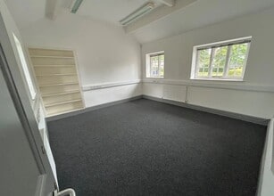 A4042 Llanover Business Centre, Abergavenny to rent Interior Photo- Image 2 of 6