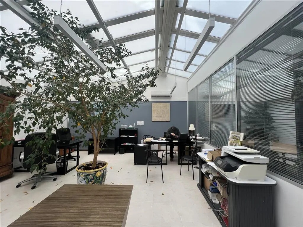 Location Commerce 88 m² - Photo 1