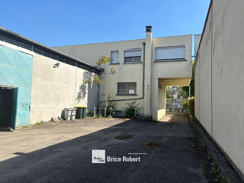 Light Industrial in Decines Charpieu for sale - Building Photo - Image 3 of 6