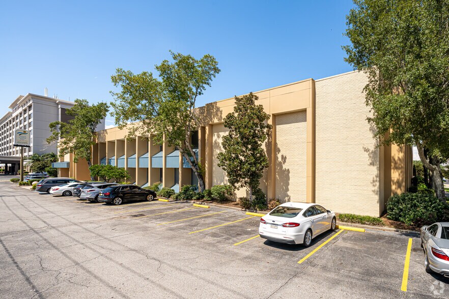 2200 Veterans Memorial Blvd, Kenner, LA for rent - Building Photo - Image 3 of 8