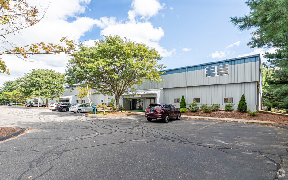 460 Hayden Station Rd, Windsor, CT for rent - Building Photo - Image 1 of 6