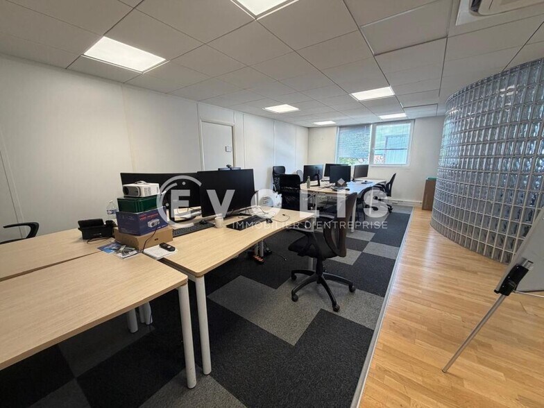 Office in Fresnes to rent - Interior Photo - Image 2 of 10