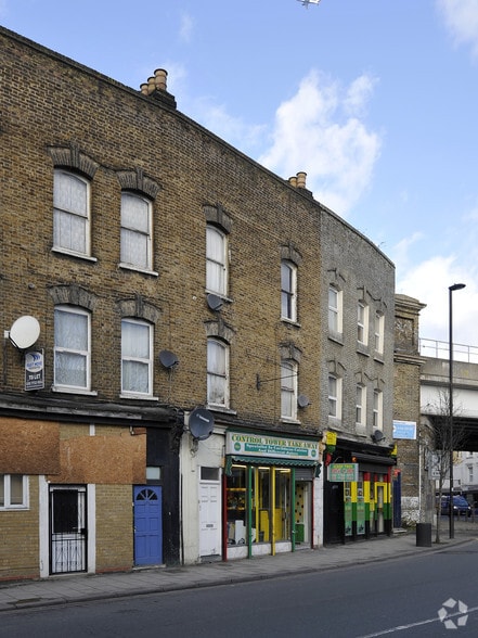 252 Coldharbour Ln, London to rent - Building Photo - Image 2 of 6