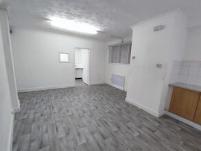51 Victoria Rd N, Leicester to rent Interior Photo- Image 2 of 18