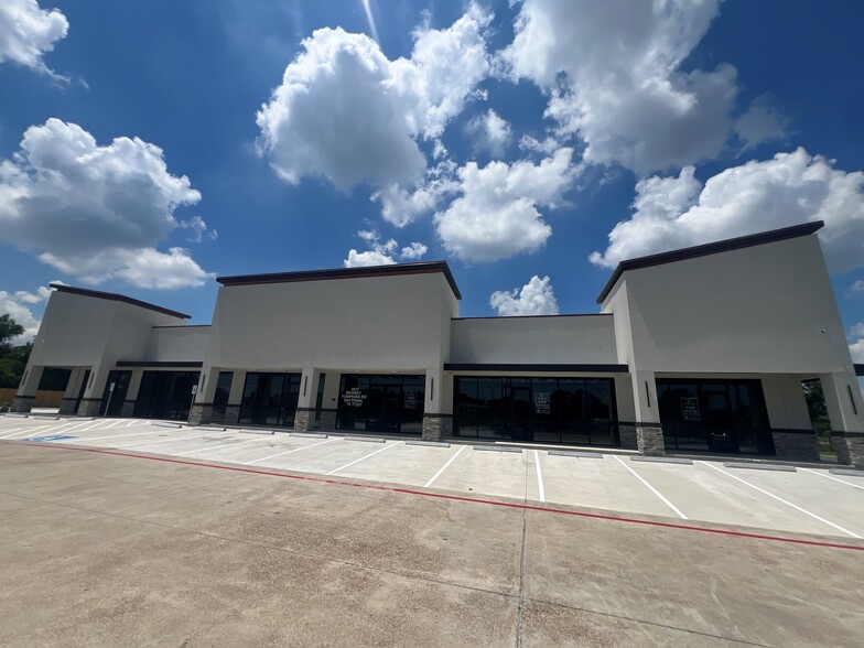 3911 MASSEY TOMPKINS rd, Baytown, TX for rent - Building Photo - Image 2 of 4