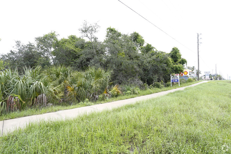 15807 US Highway 19, Hudson, FL for rent - Primary Photo - Image 1 of 3