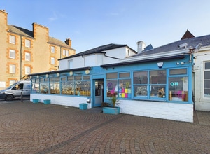 28 Bath St, Largs to rent Building Photo- Image 1 of 3