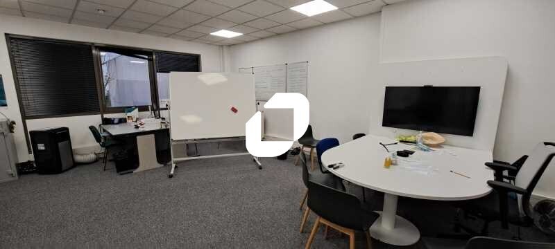 Office in Noisy-le-Sec to rent - Interior Photo - Image 3 of 7