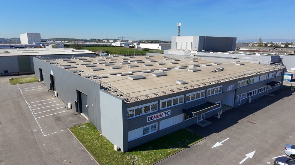 9 Avenue Du Maréchal De Lattre De Tassigny, Meyzieu to rent - Primary Photo - Image 1 of 20