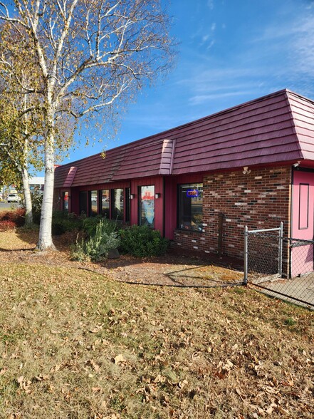 691 Boston Rd, Springfield, MA for sale - Building Photo - Image 2 of 3