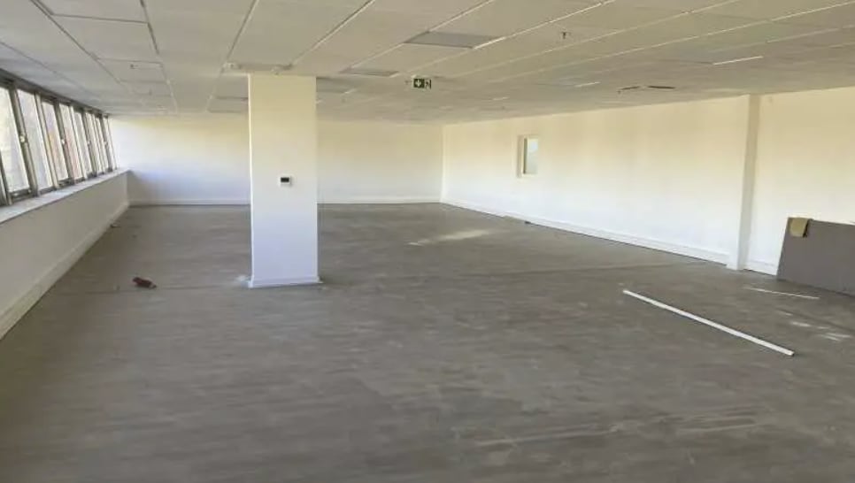 Light Industrial in Rosny-sous-Bois to rent Interior Photo- Image 1 of 3