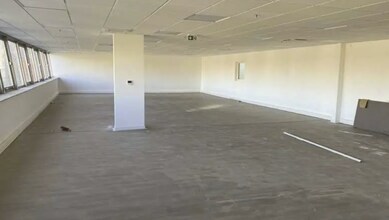 Light Industrial in Rosny-sous-Bois to rent Interior Photo- Image 1 of 3