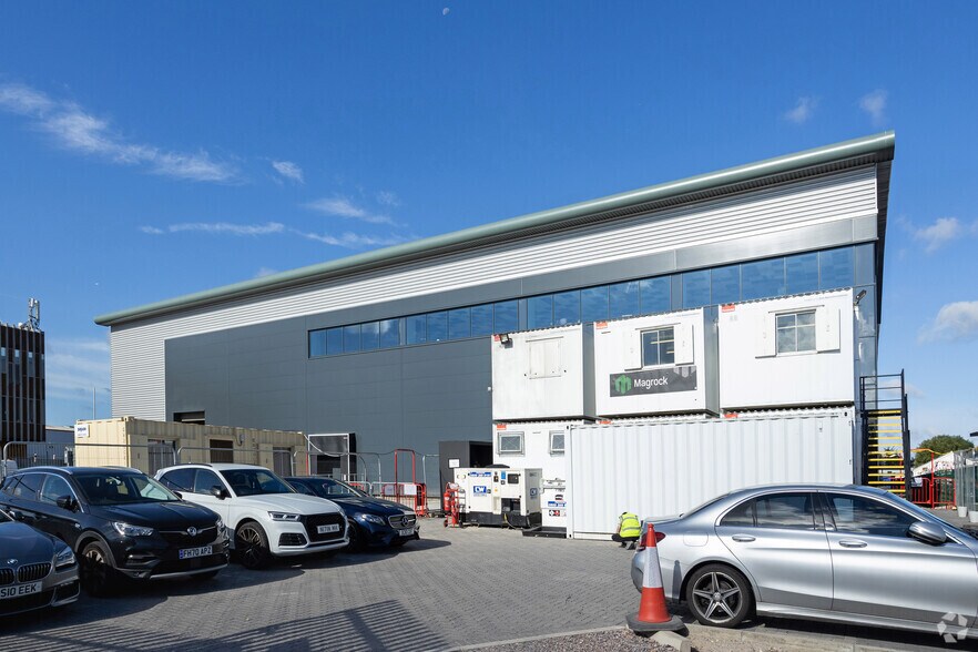 Beatty Rd, Waltham Cross for rent - Building Photo - Image 2 of 3