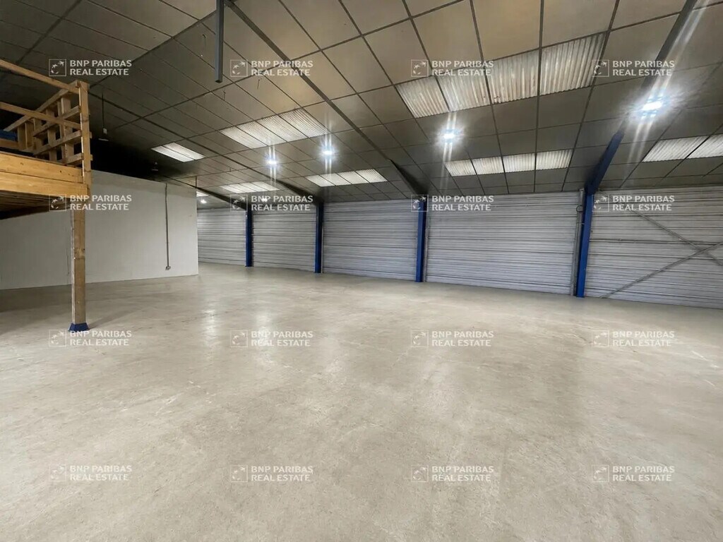 Location Local d'activités 600 m² - Photo 1