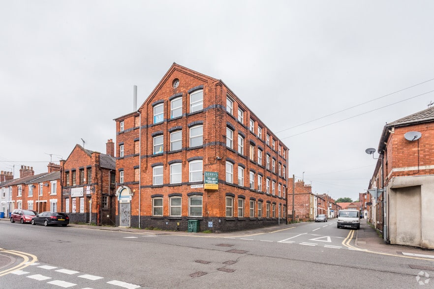 143 Regent St, Kettering to rent - Building Photo - Image 2 of 13