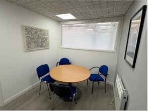 77 Croydon Rd, Caterham to rent Interior Photo- Image 2 of 7