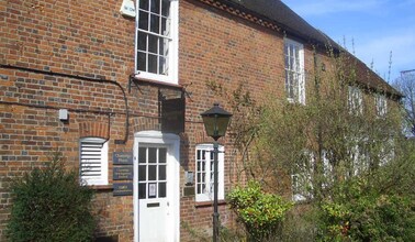 30 Shepherds Ln, Beaconsfield to rent Building Photo- Image 1 of 3