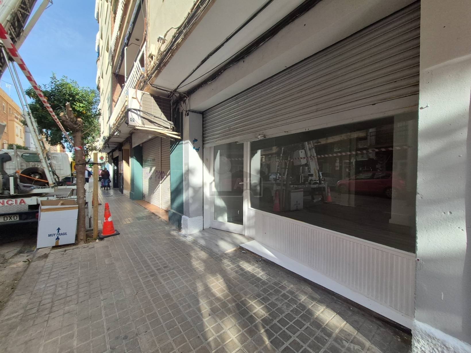 Retail in València, Valencia to rent Primary Photo- Image 1 of 3