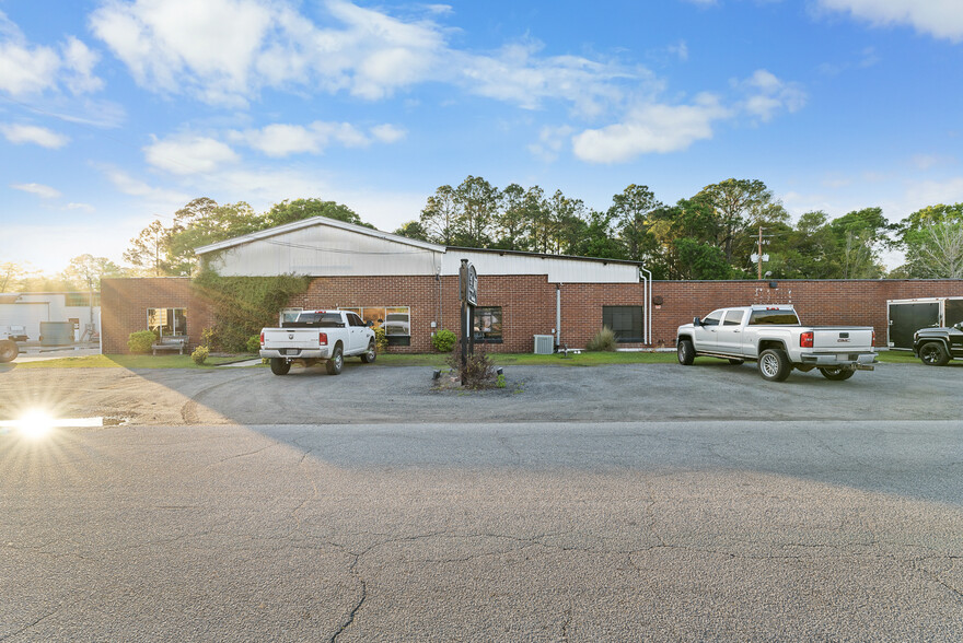 580 SW Broad St, Jesup, GA for sale - Primary Photo - Image 1 of 34