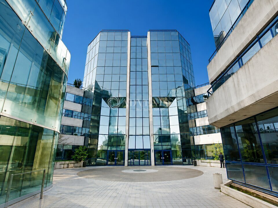 22 Quai Gallieni, Suresnes to rent Building Photo- Image 1 of 8