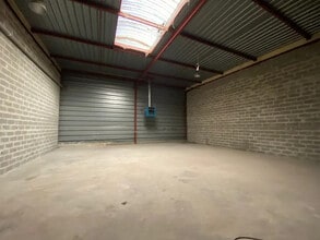 Light Industrial in Argenteuil to rent Interior Photo- Image 1 of 7