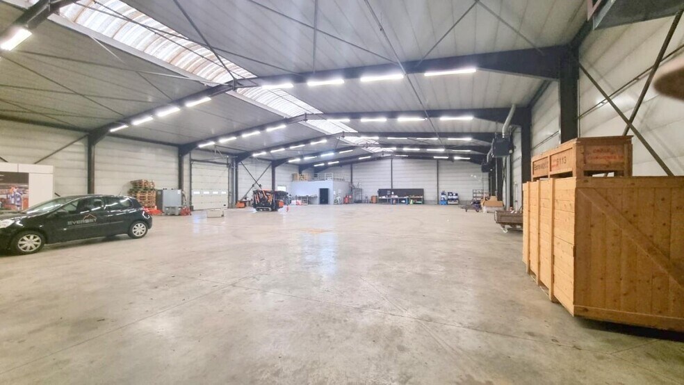 Industrial in Achères for sale - Building Photo - Image 3 of 28
