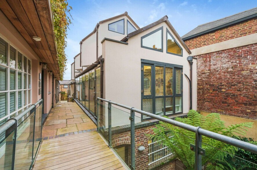 62A Highgate High St, London for sale - Building Photo - Image 1 of 1