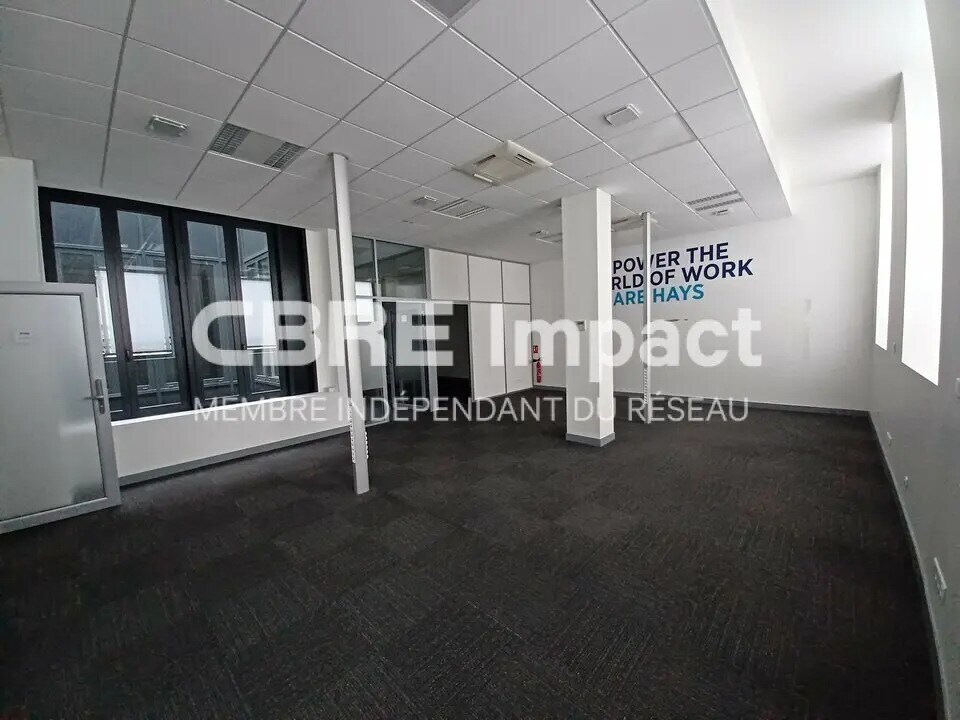 Location Bureaux 131 m² - Photo 1