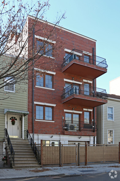 149 Newell St, Brooklyn, NY for sale - Building Photo - Image 1 of 32