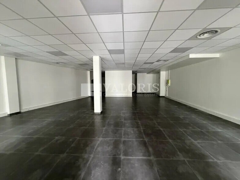 Retail in Lyon to rent - Interior Photo - Image 3 of 4
