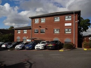 Somers Rd, Rugby to rent Building Photo- Image 1 of 1