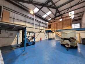 Stirling Way, Cambridge to rent Interior Photo- Image 2 of 4
