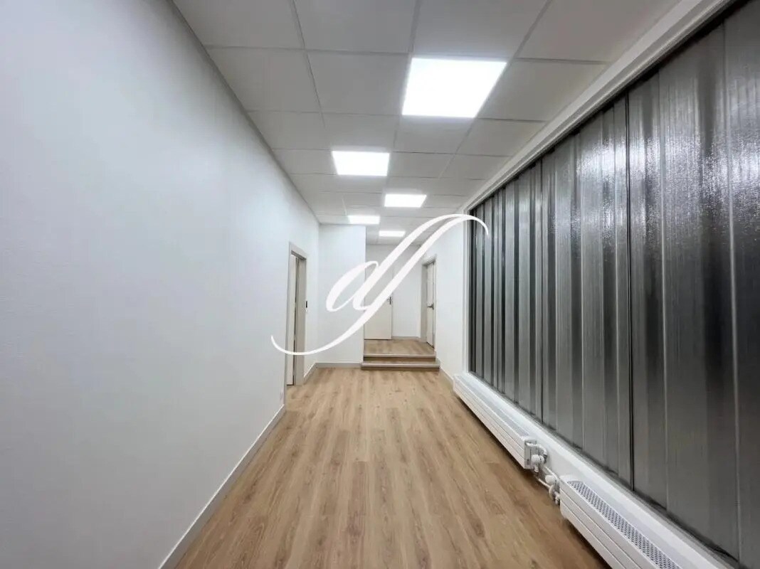 Office in Paris for sale Interior Photo- Image 1 of 8