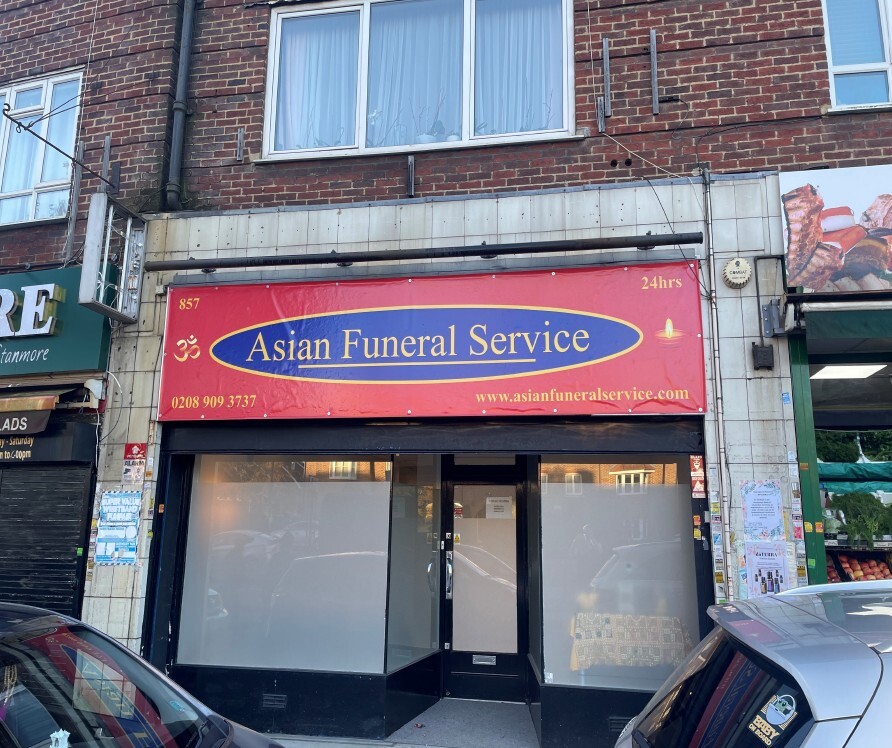 857 Honeypot Ln, Stanmore to rent Building Photo- Image 1 of 2