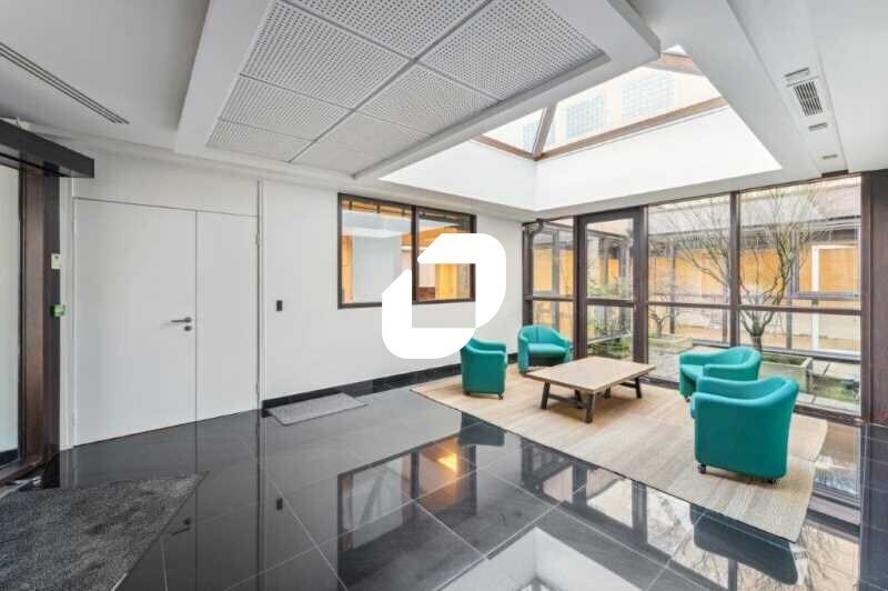40 Rue Jacques Ibert, Levallois-Perret to rent - Lobby - Image 2 of 11