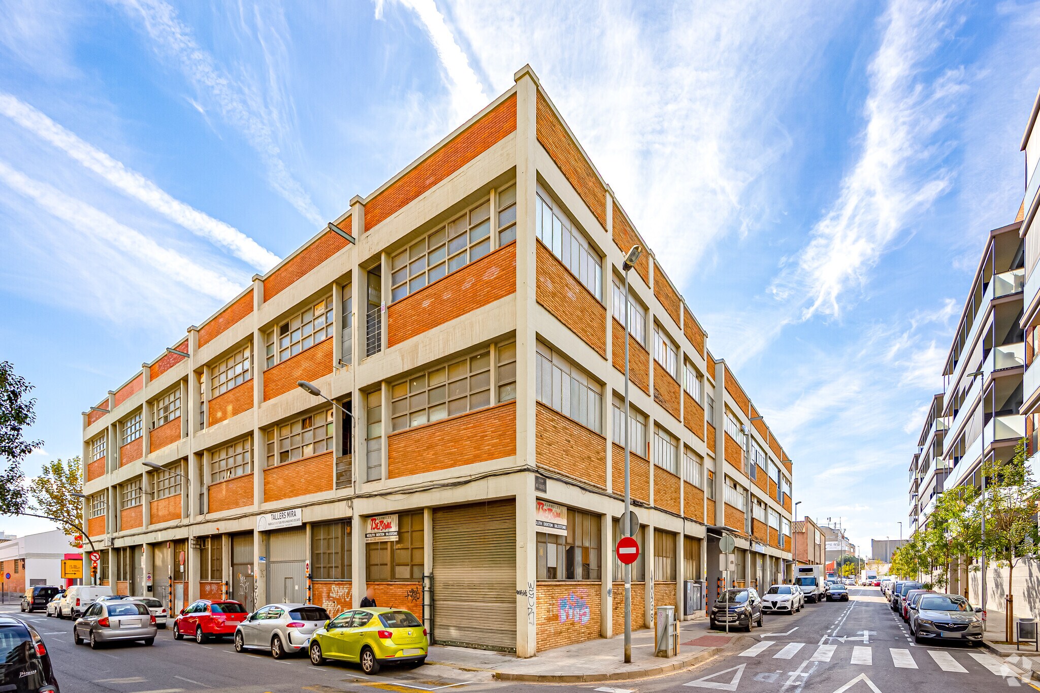 Industrial in L'Hospitalet de Llobregat, Barcelona to rent Primary Photo- Image 1 of 5
