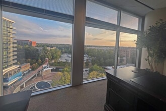 24 Waterway Ave, The Woodlands, TX to rent Interior Photo- Image 2 of 2