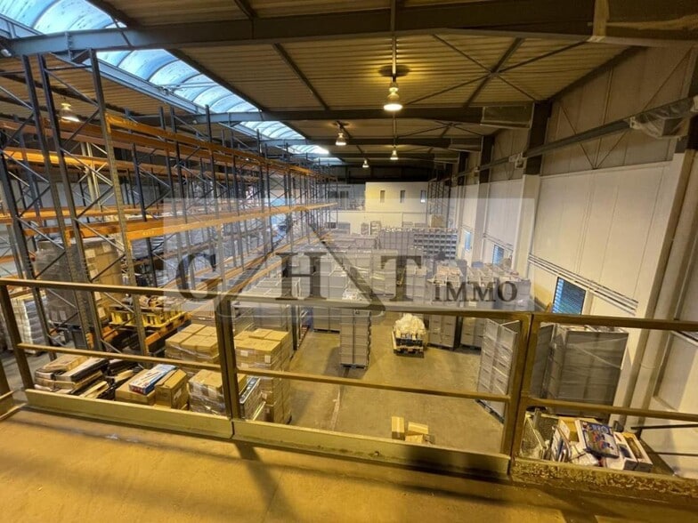 Industrial in Chambly to rent - Interior Photo - Image 3 of 10
