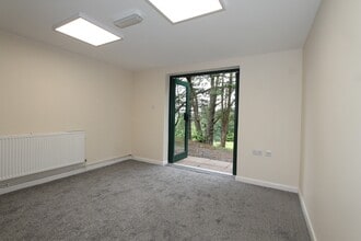 Churchill Ln, Kidderminster to rent Interior Photo- Image 2 of 4