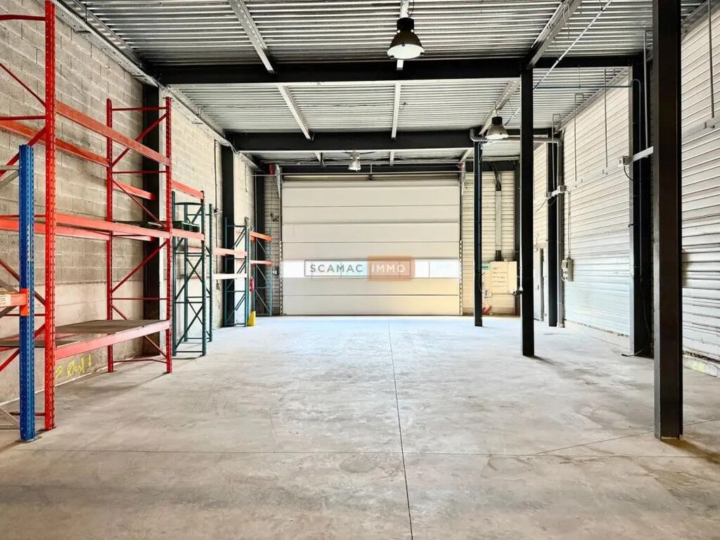 Location Entrepôt 240 m² - Photo 1