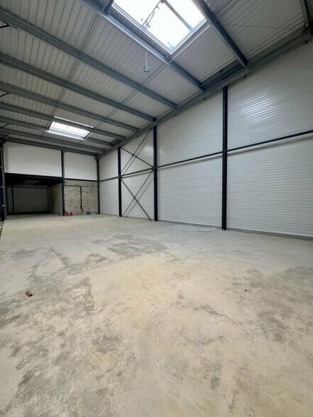 2 Avenue Du Noyer À La Malice, Louvres for sale - Interior Photo - Image 2 of 13