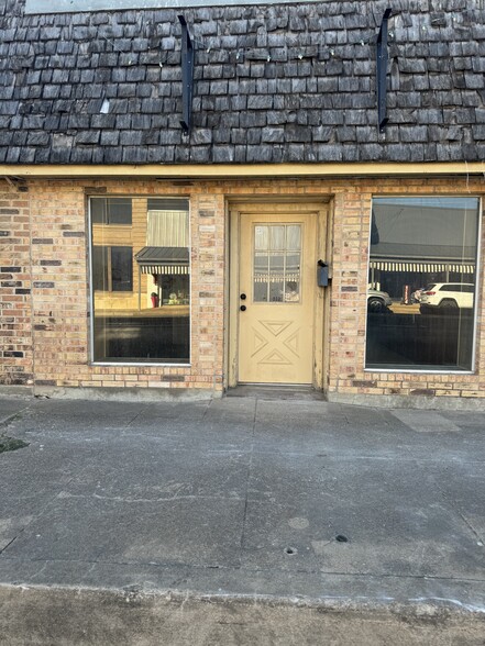 225 S Main St, Mcgregor, TX for rent - Primary Photo - Image 1 of 9