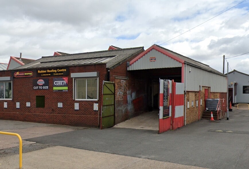 15 St. Annes Rd, Willenhall to rent - Primary Photo - Image 1 of 1