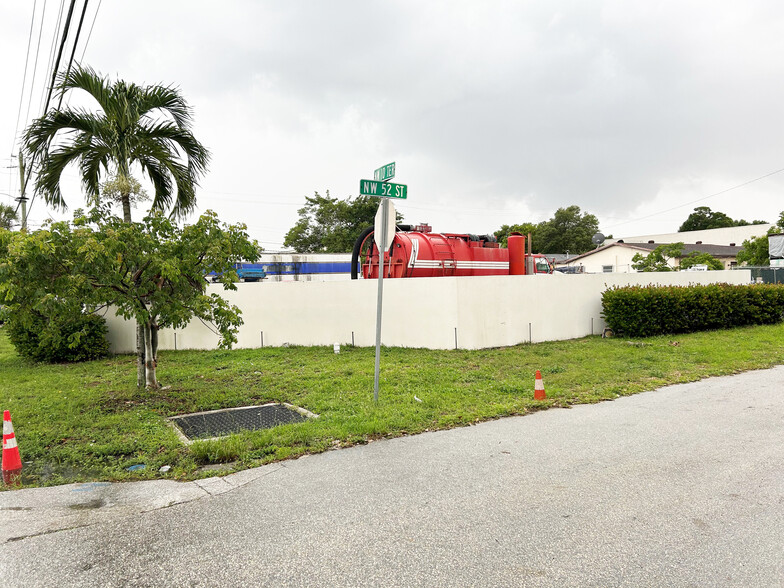 1000 NW 52nd St, Fort Lauderdale, FL for rent - Building Photo - Image 3 of 3