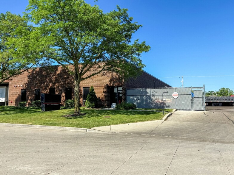 930 N Dupage Ave, Lombard, IL for rent - Building Photo - Image 2 of 5