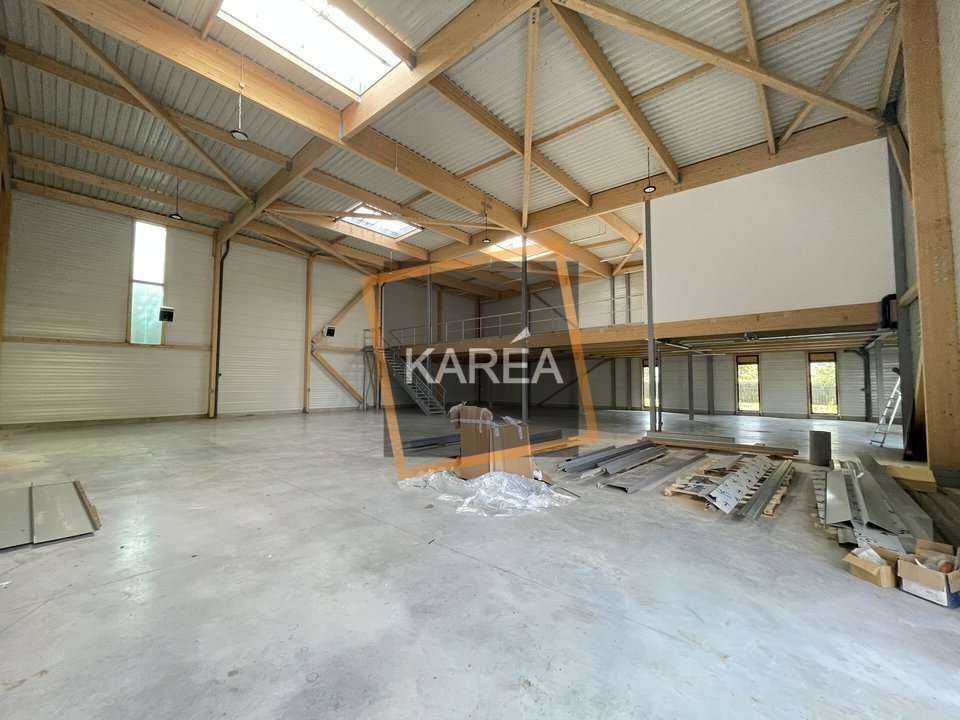Light Industrial in Chanteloup-en-Brie for sale Interior Photo- Image 1 of 6