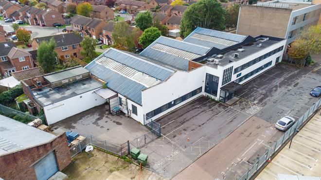 10 Wellcroft Rd, Slough to rent Building Photo- Image 1 of 3