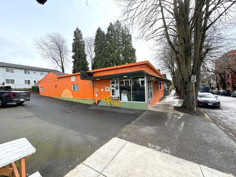 1502 SE Morrison St, Portland, OR for rent - Building Photo - Image 1 of 7